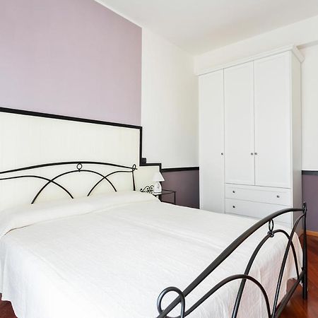 Santa Chiara Apartment By Myhomeincomo Kültér fotó