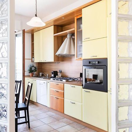 Santa Chiara Apartment By Myhomeincomo Kültér fotó