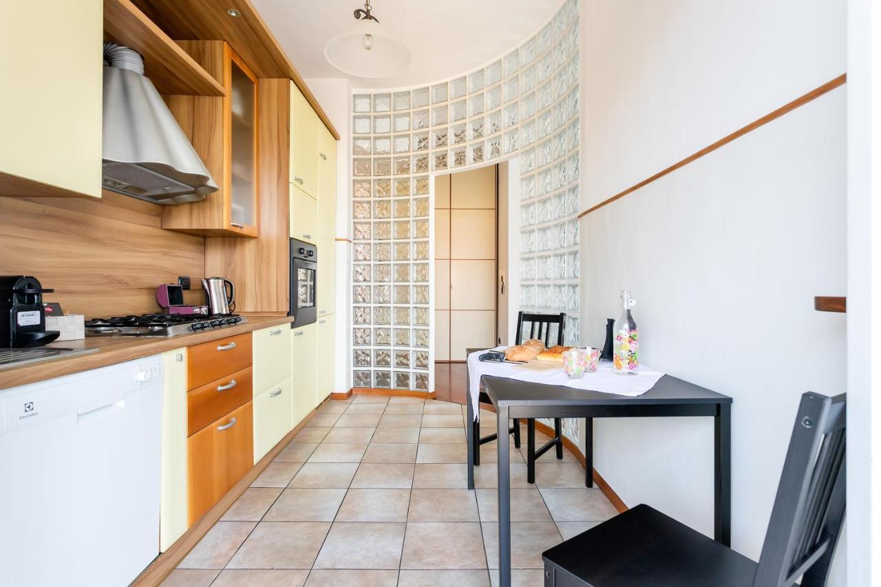 Santa Chiara Apartment By Myhomeincomo Kültér fotó