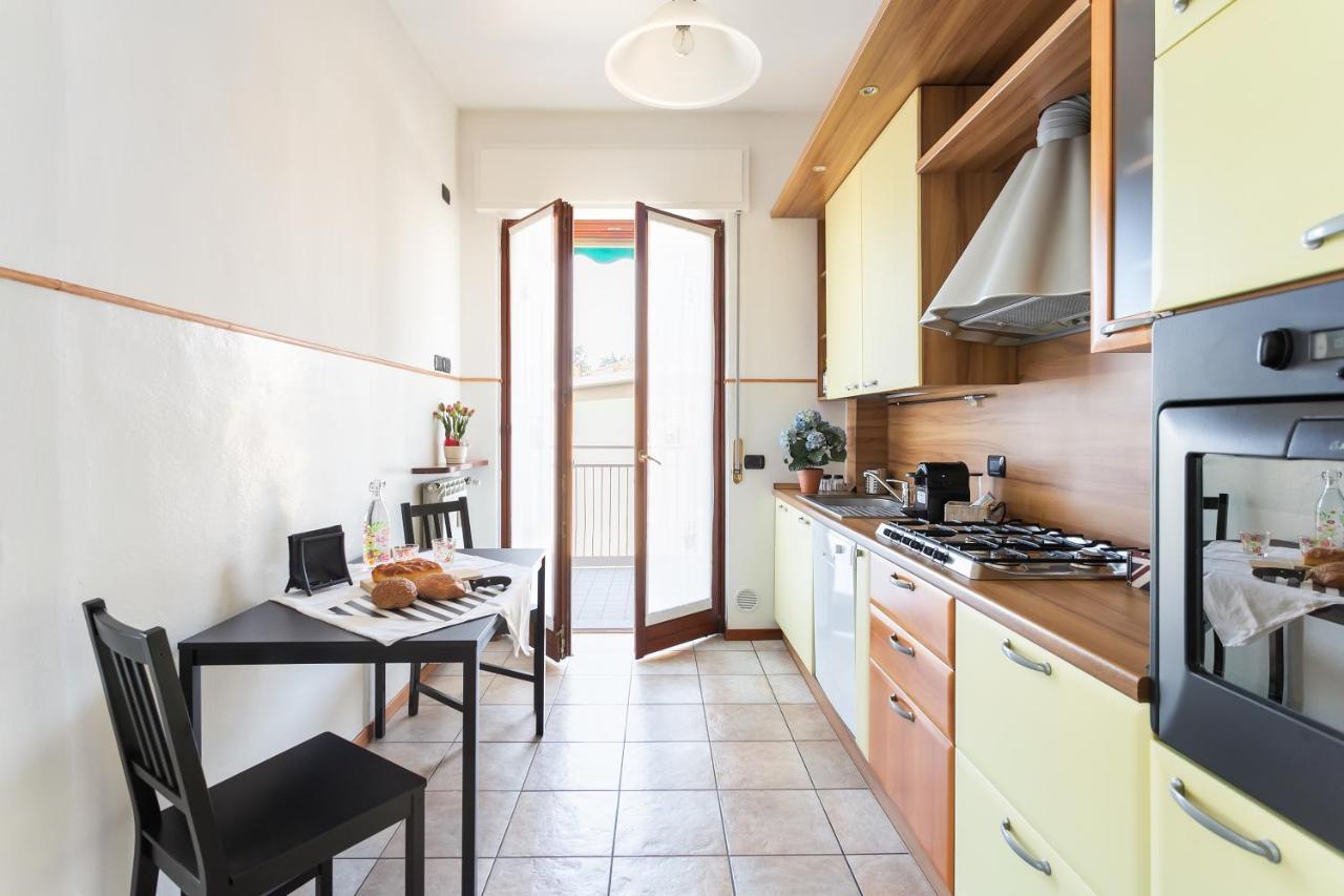 Santa Chiara Apartment By Myhomeincomo Kültér fotó