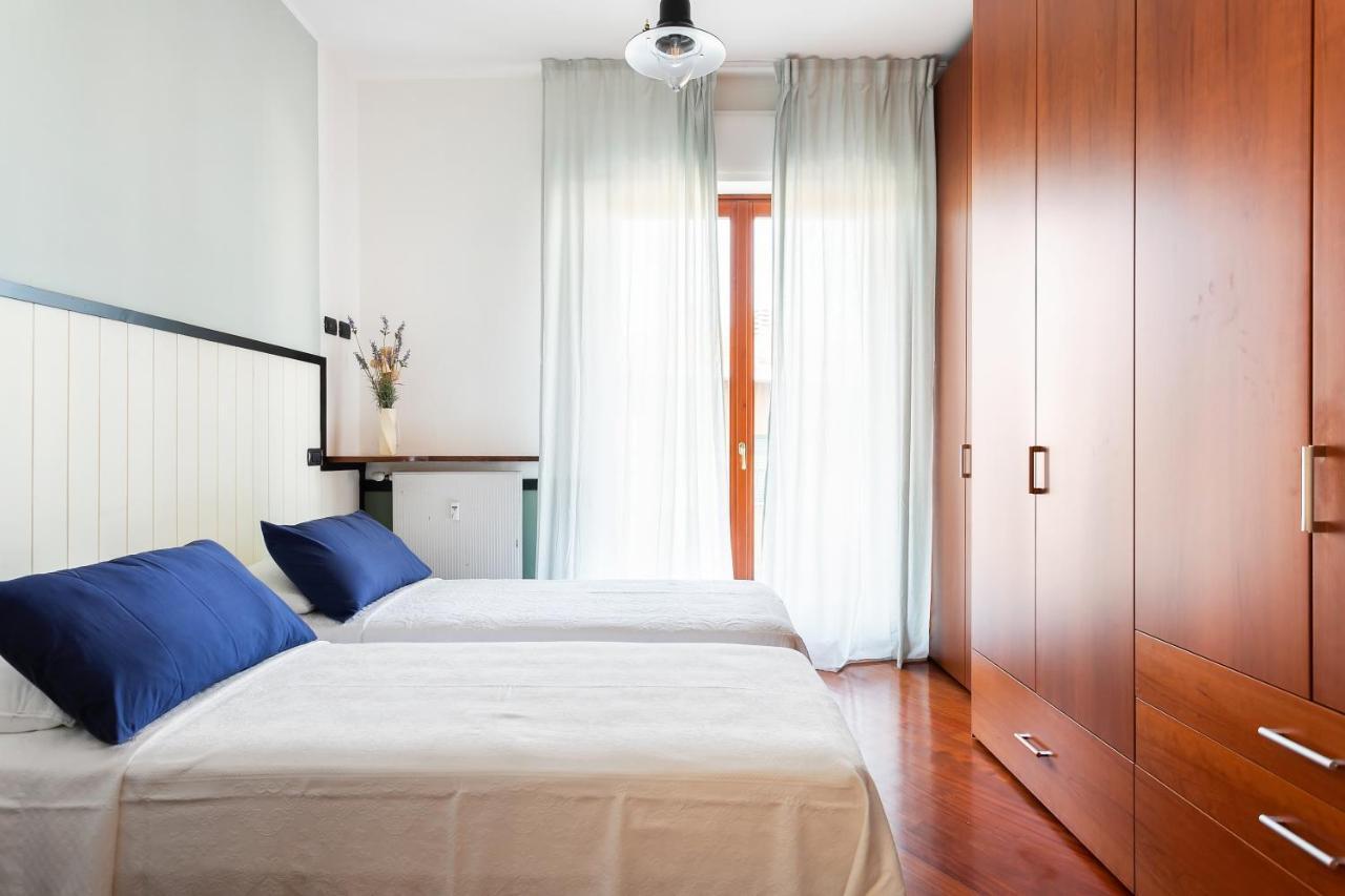Santa Chiara Apartment By Myhomeincomo Kültér fotó