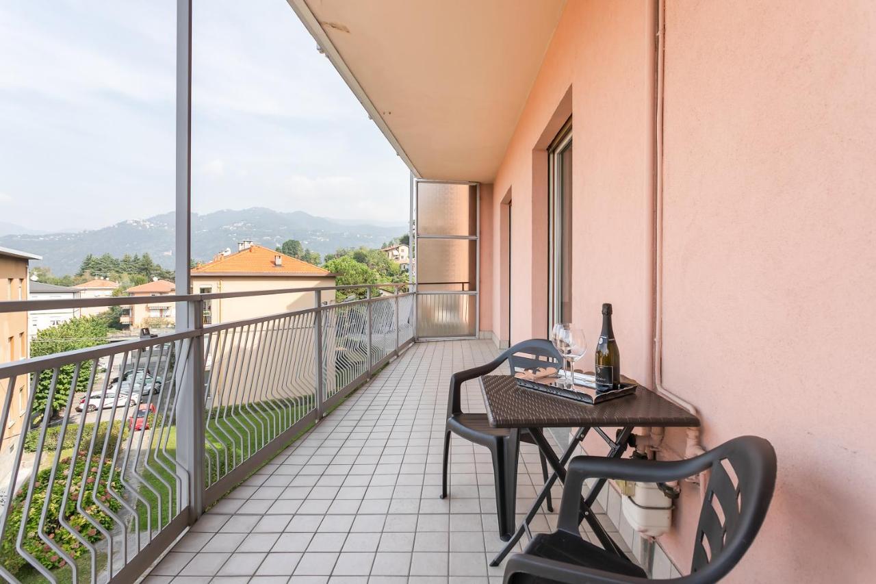Santa Chiara Apartment By Myhomeincomo Kültér fotó