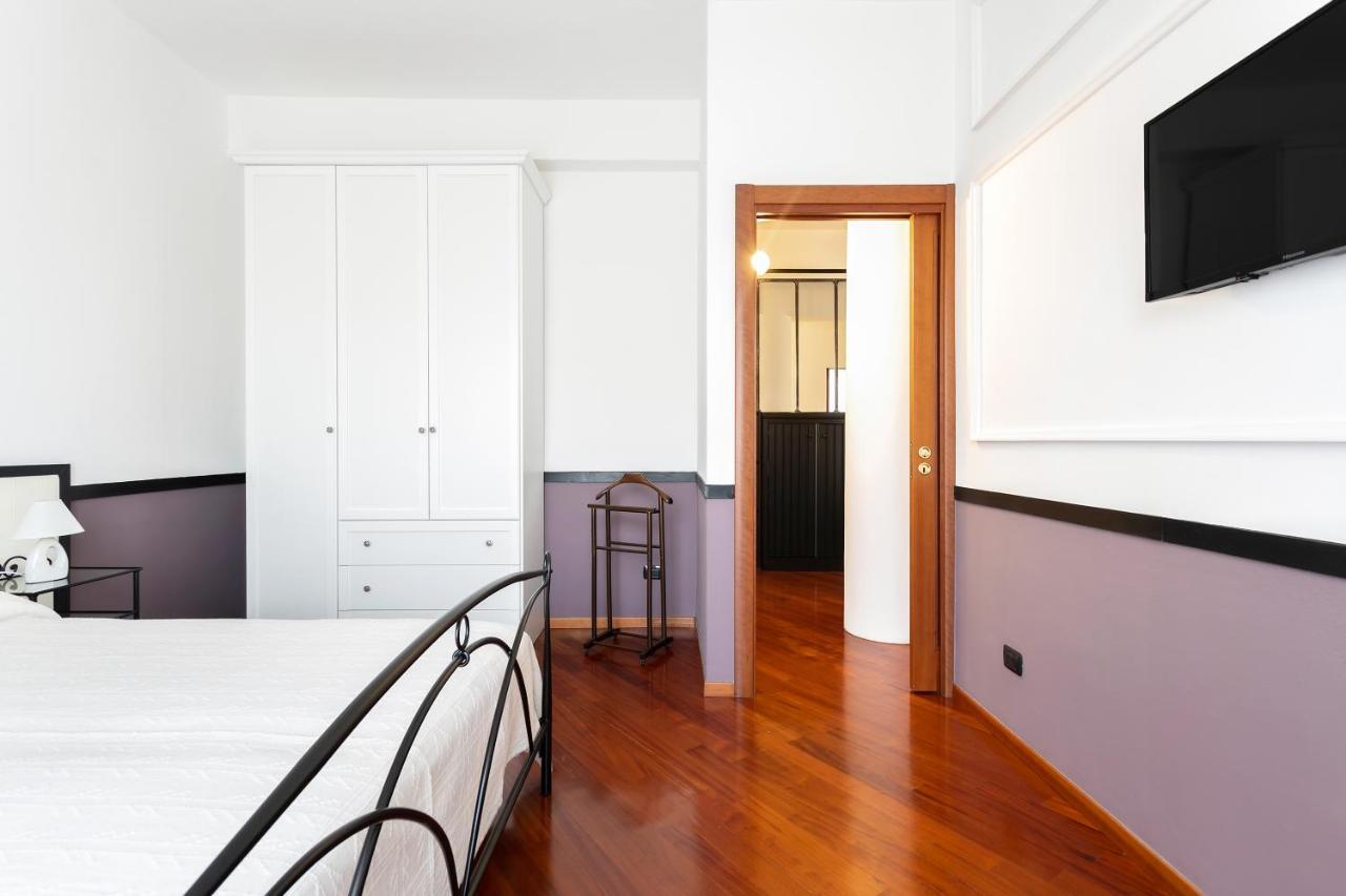 Santa Chiara Apartment By Myhomeincomo Kültér fotó