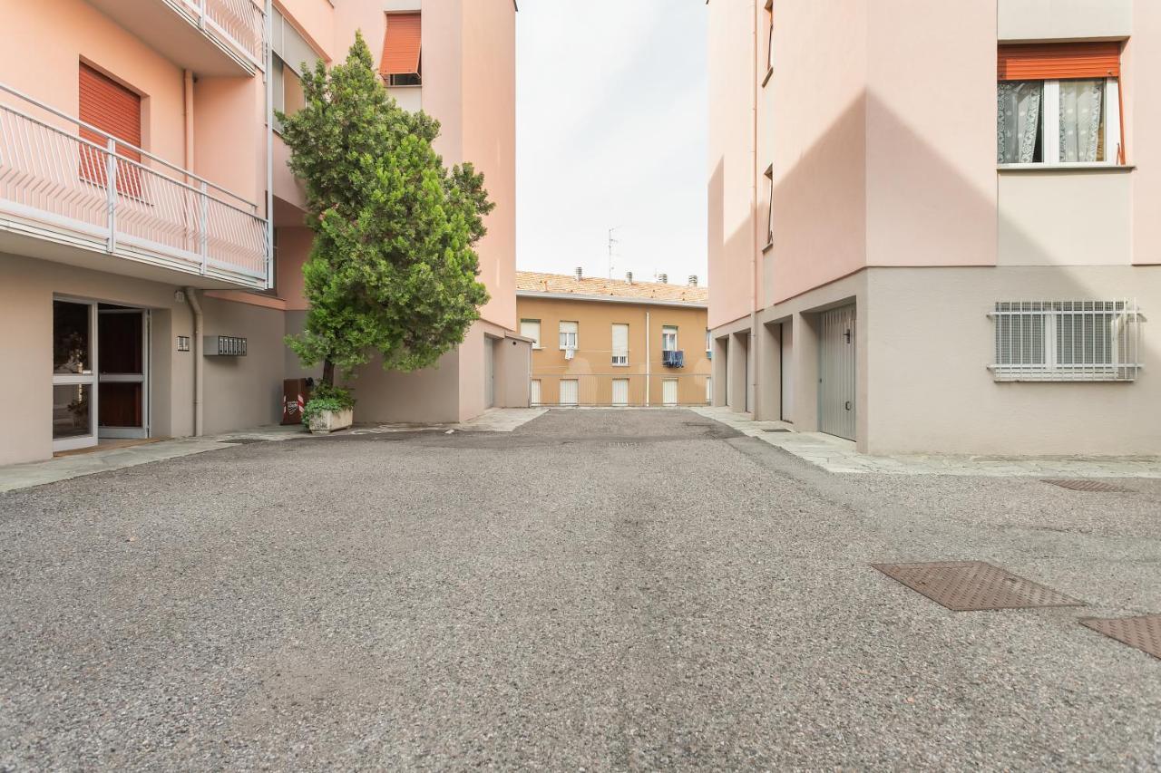 Santa Chiara Apartment By Myhomeincomo Kültér fotó